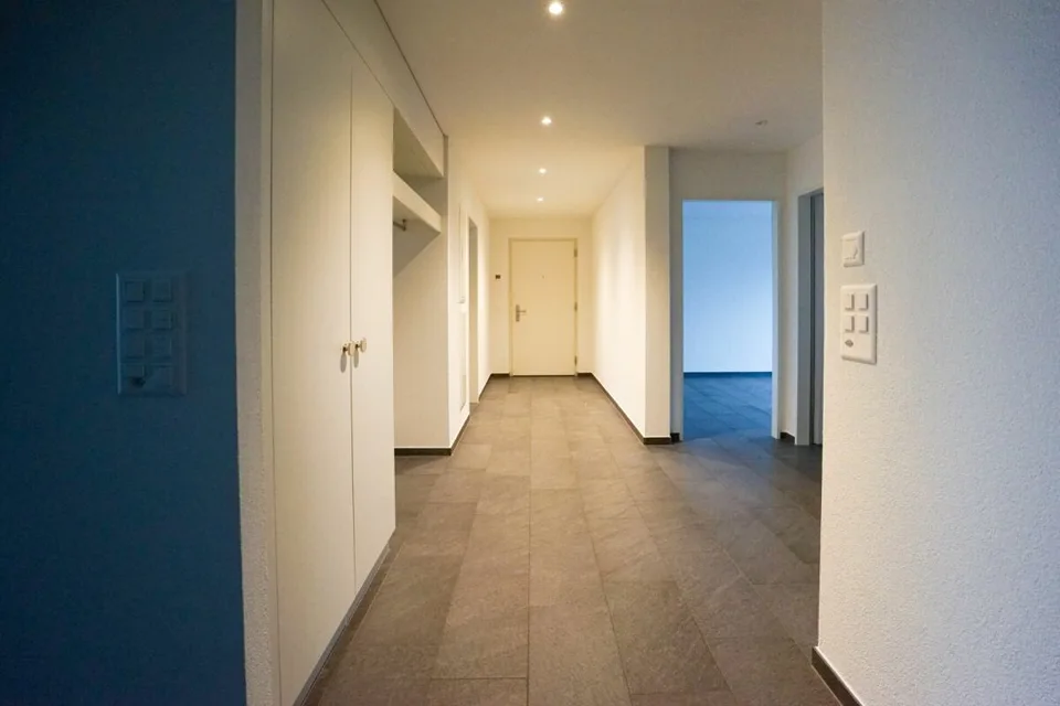 Moderne Familienwohnung mit Wintergarten und Balkon
