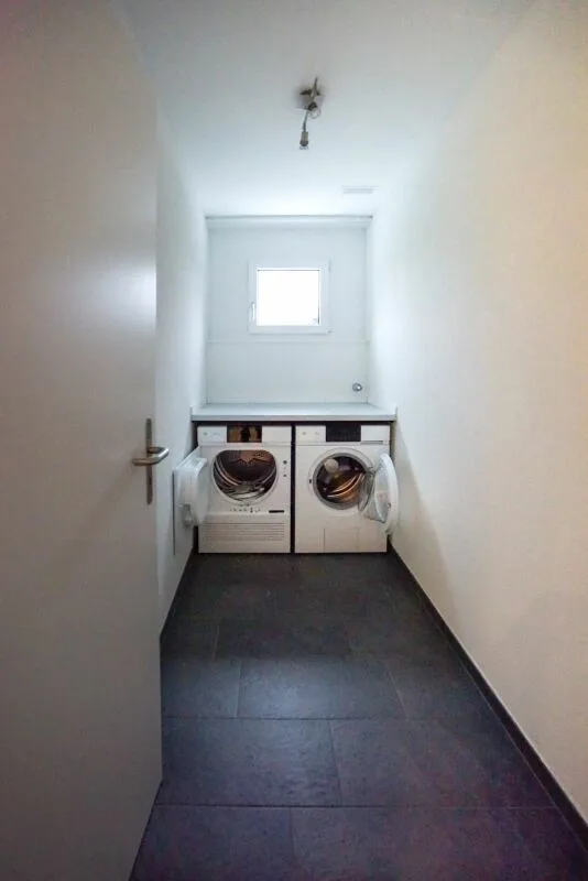 Moderne Familienwohnung mit Wintergarten und Balkon
