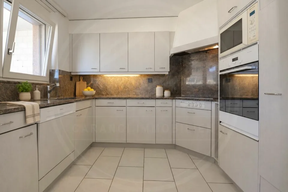 RISERVATO - Appartamento di 3½ locali ben mantenuto con due balconi al secondo piano – foto 2 di 12