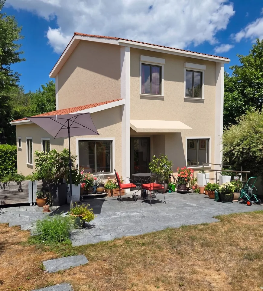 Charmant maison d'angle de 4,5 pièces avec jardin, vue sur les montagnes et potentiel d'agrandissement – photo 11 sur 14