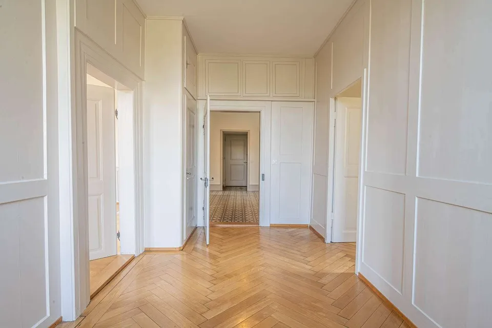 Historic 4.5-room apartment in Trüllikon – photo 9 of 12