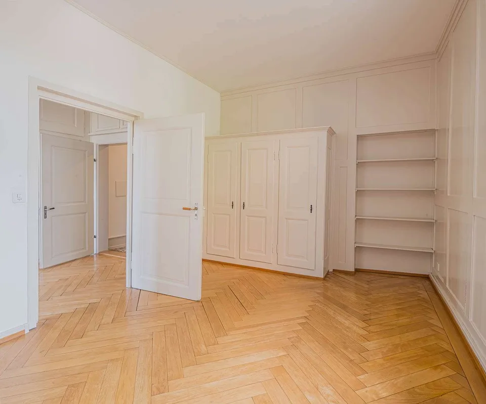 Historic 4.5-room apartment in Trüllikon – photo 6 of 12