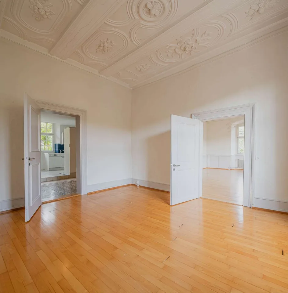 Historic 4.5-room apartment in Trüllikon – photo 8 of 12