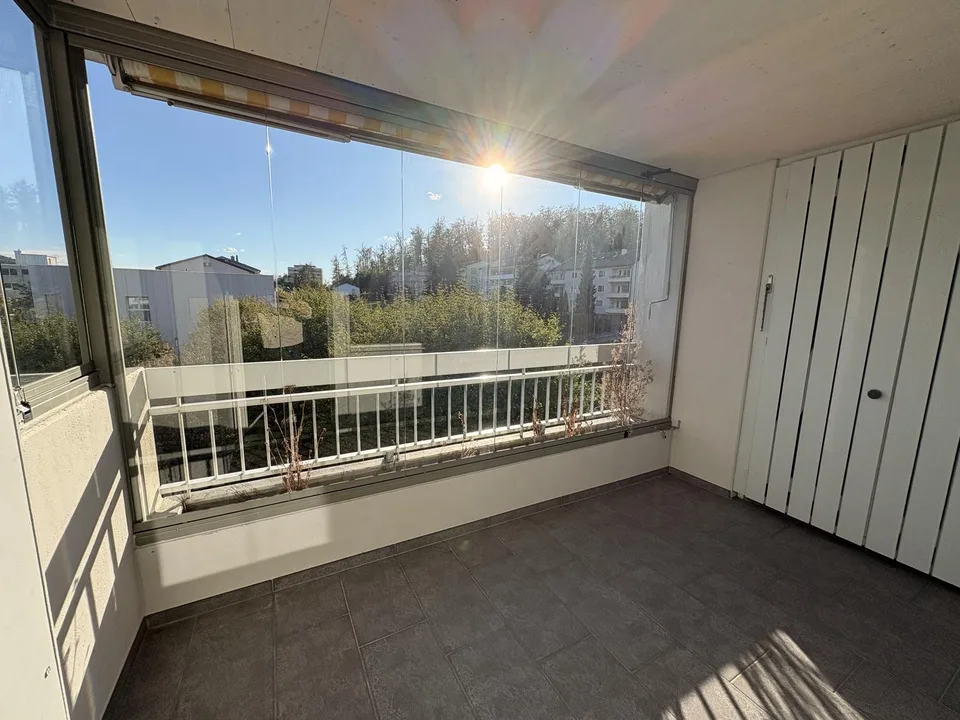 Spacious 3.5-room apartment with glazed balcony in Olten