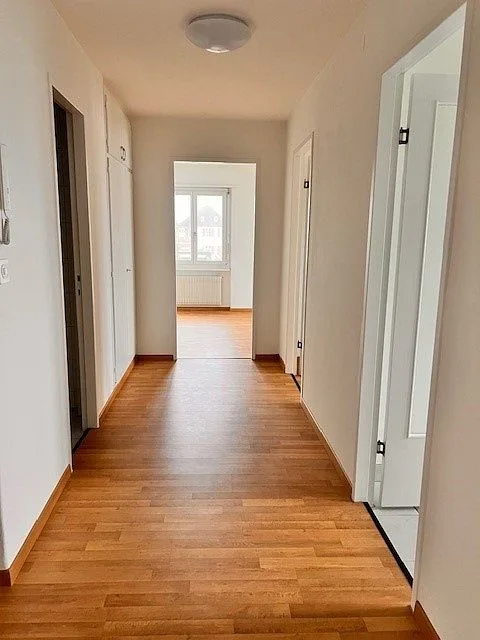 Appartement 3 pièces, 1er étage au milieu – photo 2 sur 7