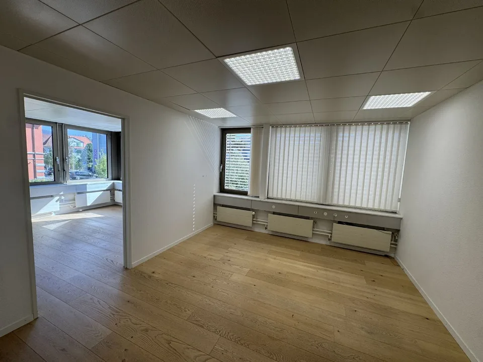 Grosszügige und helle Büroflächen im Jurahof zu vermieten – Foto 9 von 13