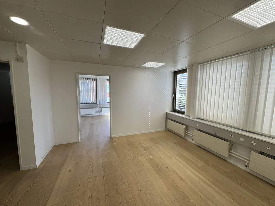 Grosszügige und helle Büroflächen im Jurahof zu vermieten – Foto 11 von 13