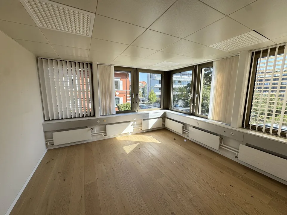 Grosszügige und helle Büroflächen im Jurahof zu vermieten – Foto 10 von 13
