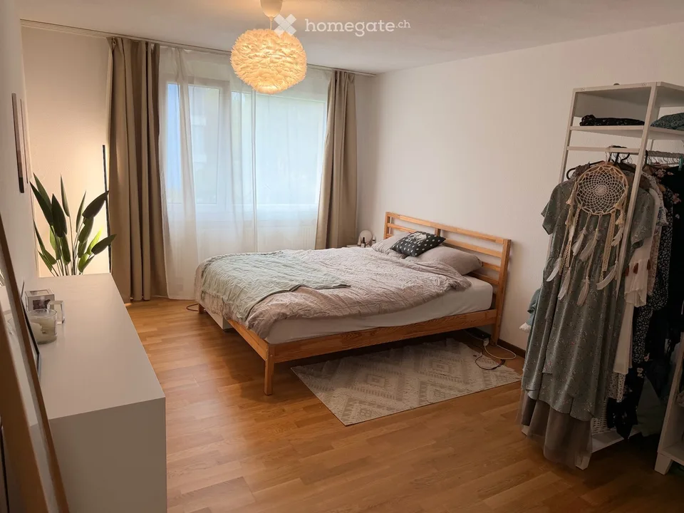 Charmante 2.5-Zimmer-Maisonette mit 30 m² Dachterrasse und Cheminée in Berikon