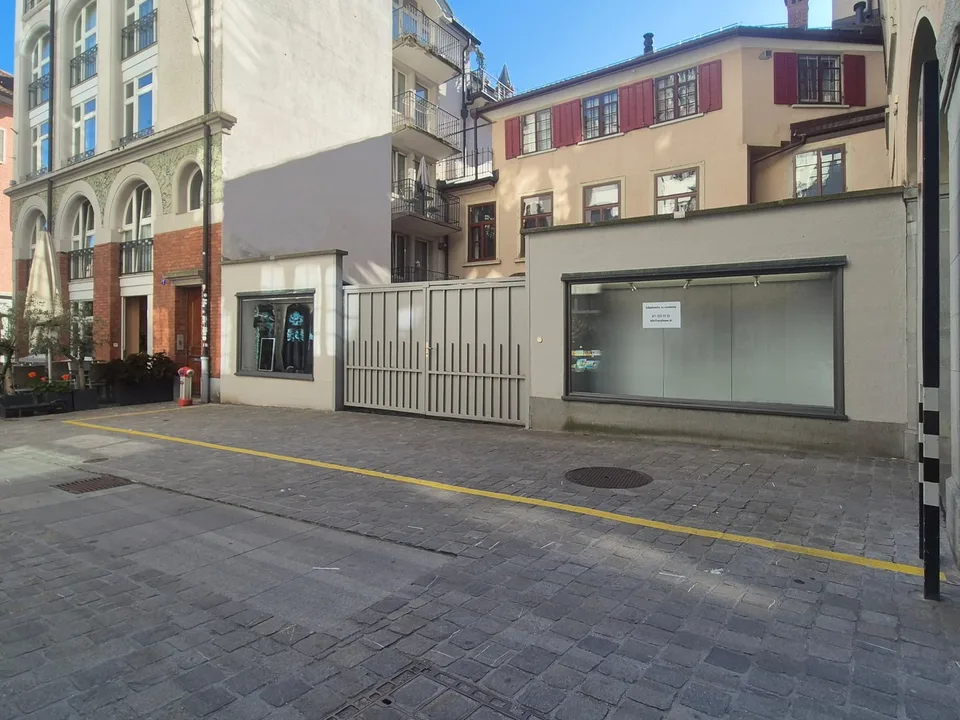 Grosses Schaufenster in der St. Galler Altstadt – foto 2 di 2
