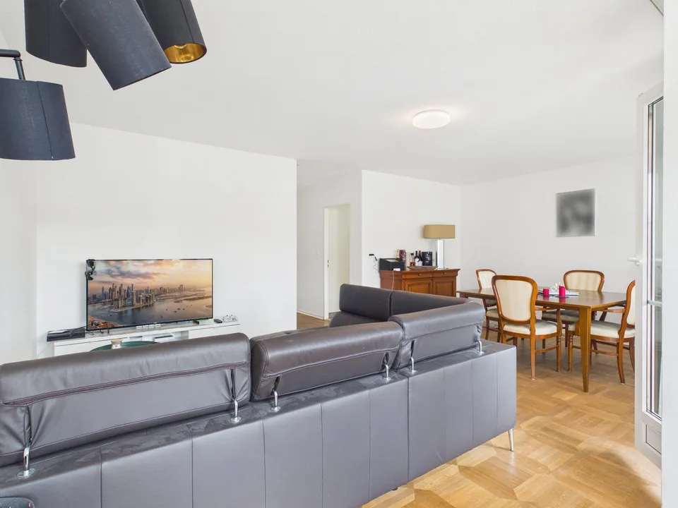 Bright 3.5-room apartment with balcony in Schwerzenbach
