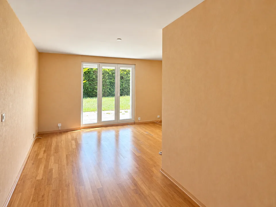 Familienhaus mit 6 Schlafzimmern, das schöne Volumen bietet – Foto 15 von 16