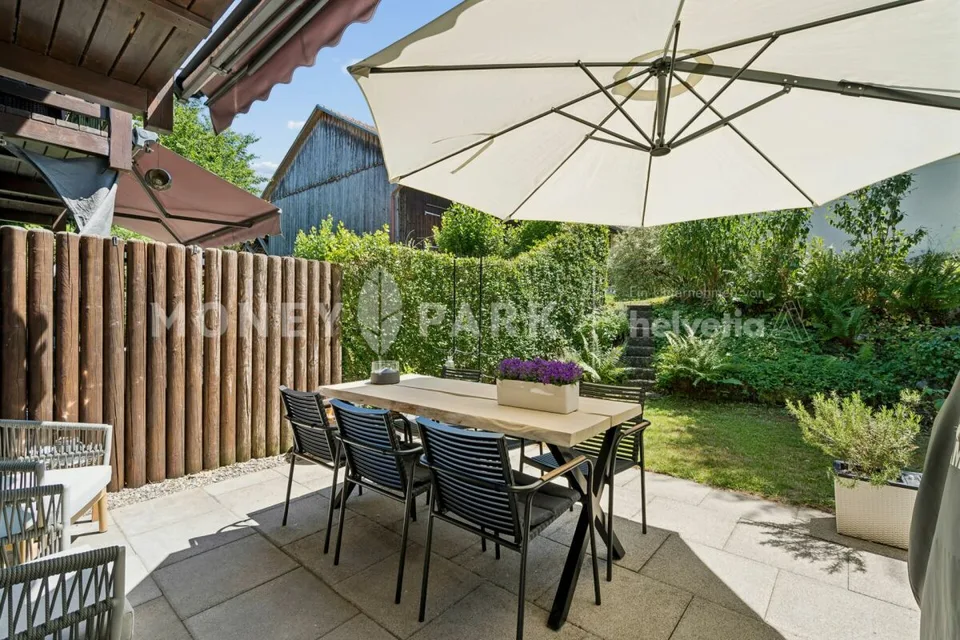 Casa a schiera di 5,5 locali con senso di vita particolare e giardino – foto 2 di 11