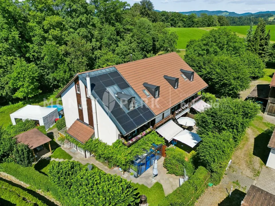 Casa a schiera di 5,5 locali con senso di vita particolare e giardino – foto 10 di 11
