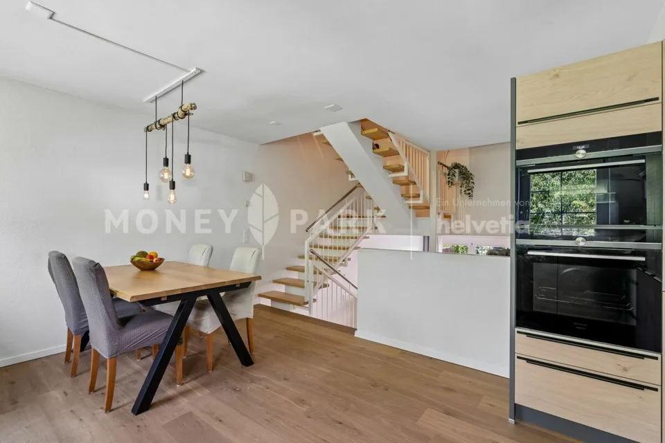Casa a schiera di 5,5 locali con senso di vita particolare e giardino – foto 6 di 11