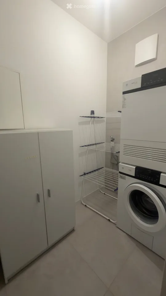 Geräumige 6,5-Zimmer-Erdgeschosswohnung mit privatem Garten und Terrasse