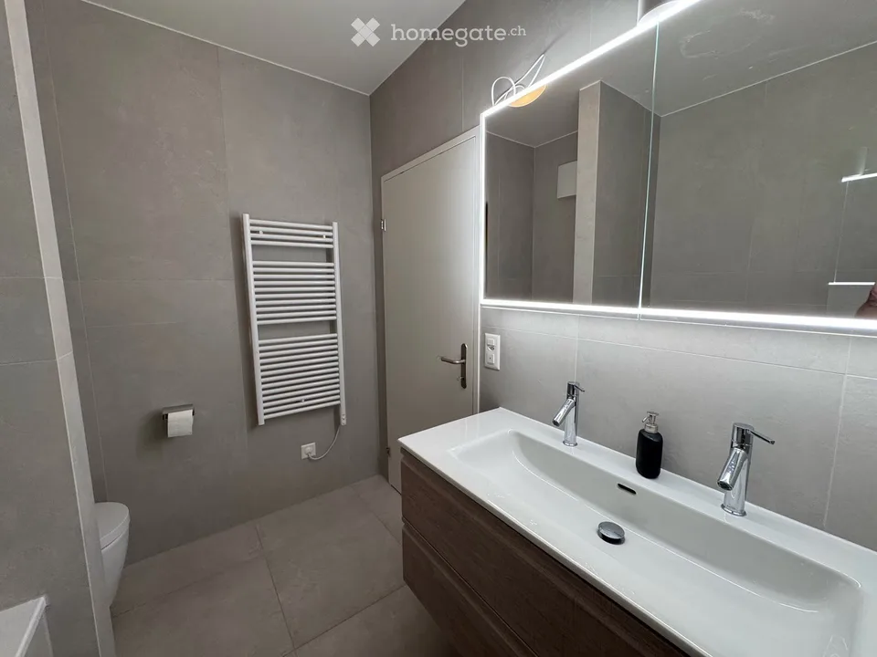 Geräumige 6,5-Zimmer-Erdgeschosswohnung mit privatem Garten und Terrasse