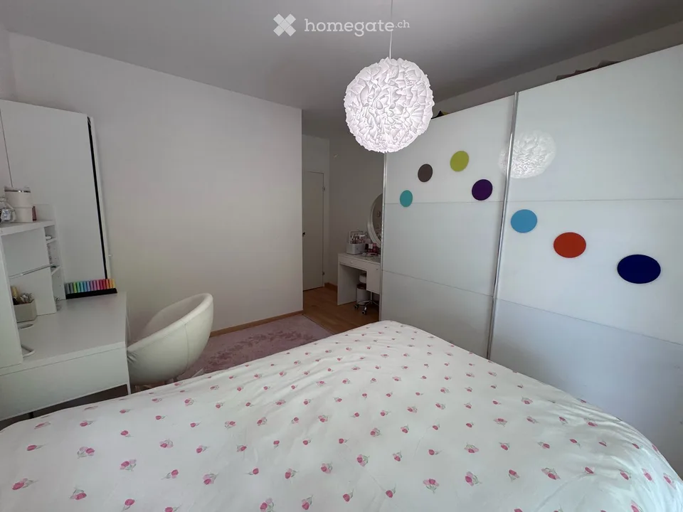 Geräumige 6,5-Zimmer-Erdgeschosswohnung mit privatem Garten und Terrasse