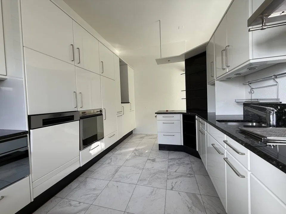 Grosszügige Maisonette-Wohnung mit Sitzplatz im Grünen – Foto 4 von 11