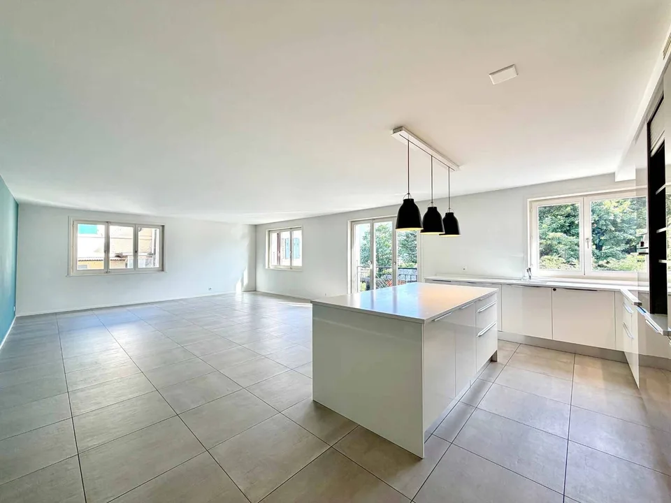 Appartement lumineux et rénové de 4,5 pièces avec terrasse