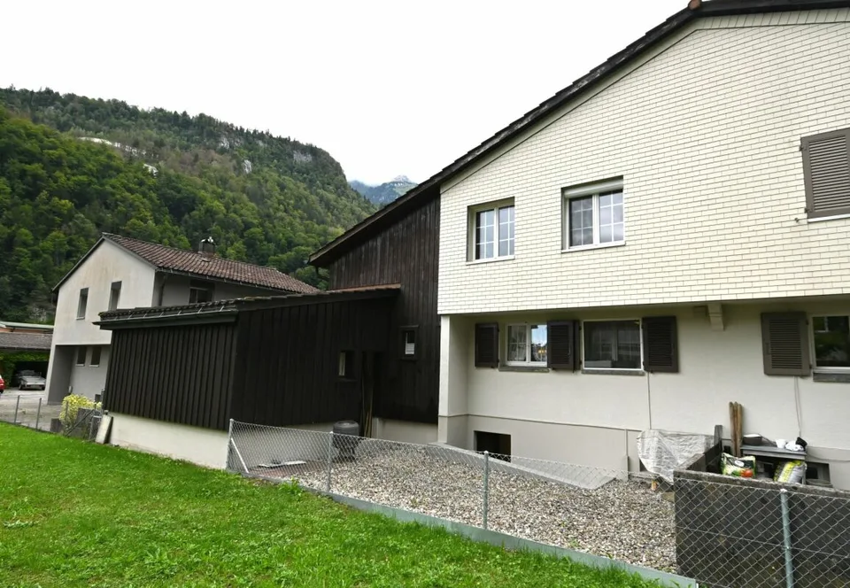 Well-maintained, single-family semi-detached house with 5 rooms – photo 3 of 16