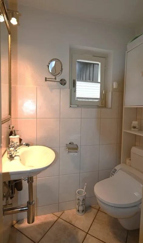 Well-maintained, single-family semi-detached house with 5 rooms – photo 5 of 16