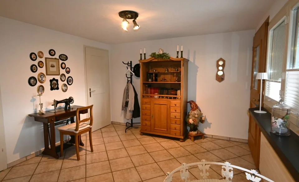 Well-maintained, single-family semi-detached house with 5 rooms – photo 4 of 16