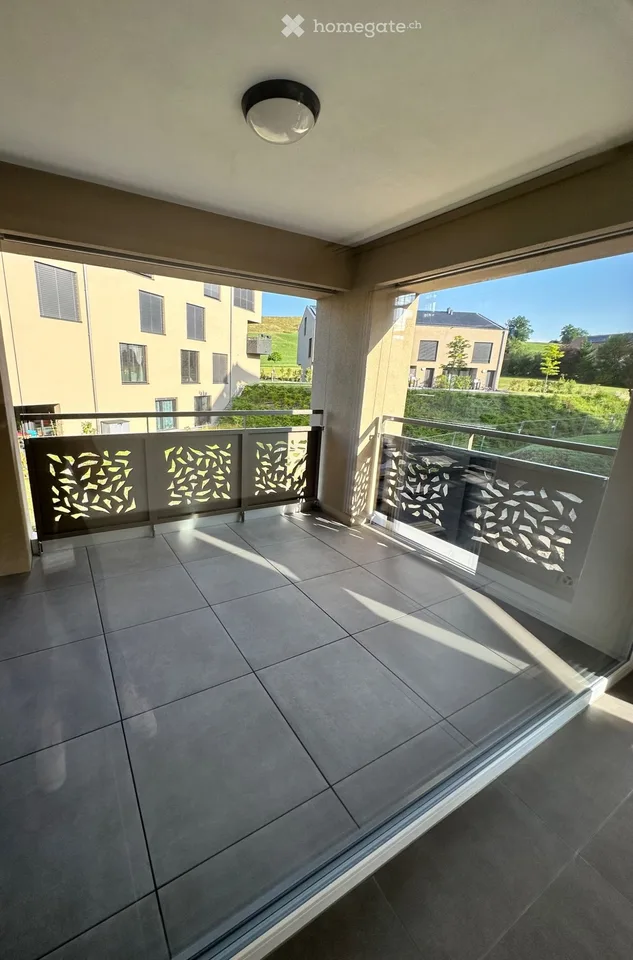 For rent 2 1/2 rooms available immediately or by agreement