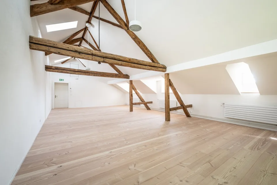Espace de bureau au 2e étage – charmant immeuble ancien à Grenchen – photo 2 sur 6