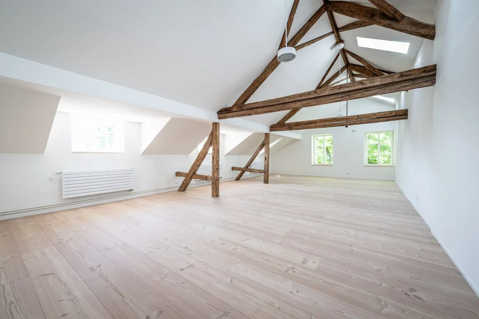 Espace de bureau au 2e étage – charmant immeuble ancien à Grenchen – photo 4 sur 6