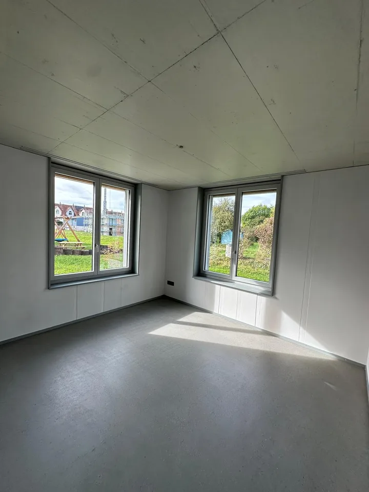 Helle 5.5-Zimmer-Wohnung mit Gartensitzplatz an ruhiger Lage