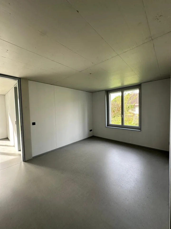 Helle 5.5-Zimmer-Wohnung mit Gartensitzplatz an ruhiger Lage
