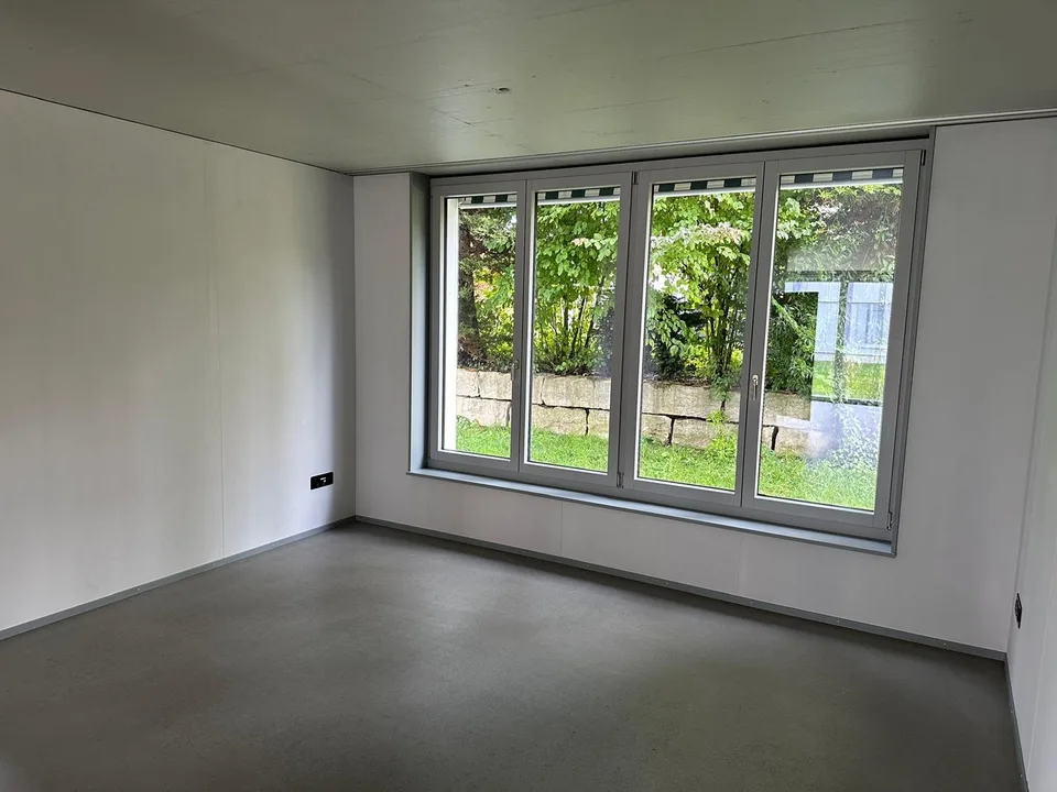 Helle 5.5-Zimmer-Wohnung mit Gartensitzplatz an ruhiger Lage