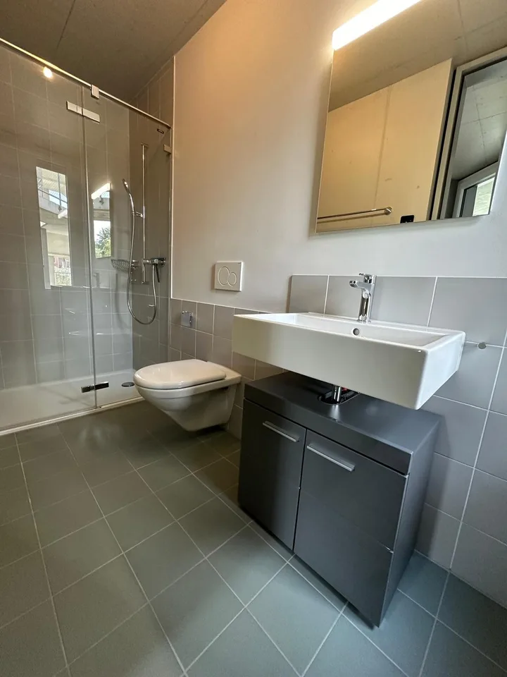 Helle 5.5-Zimmer-Wohnung mit Gartensitzplatz an ruhiger Lage