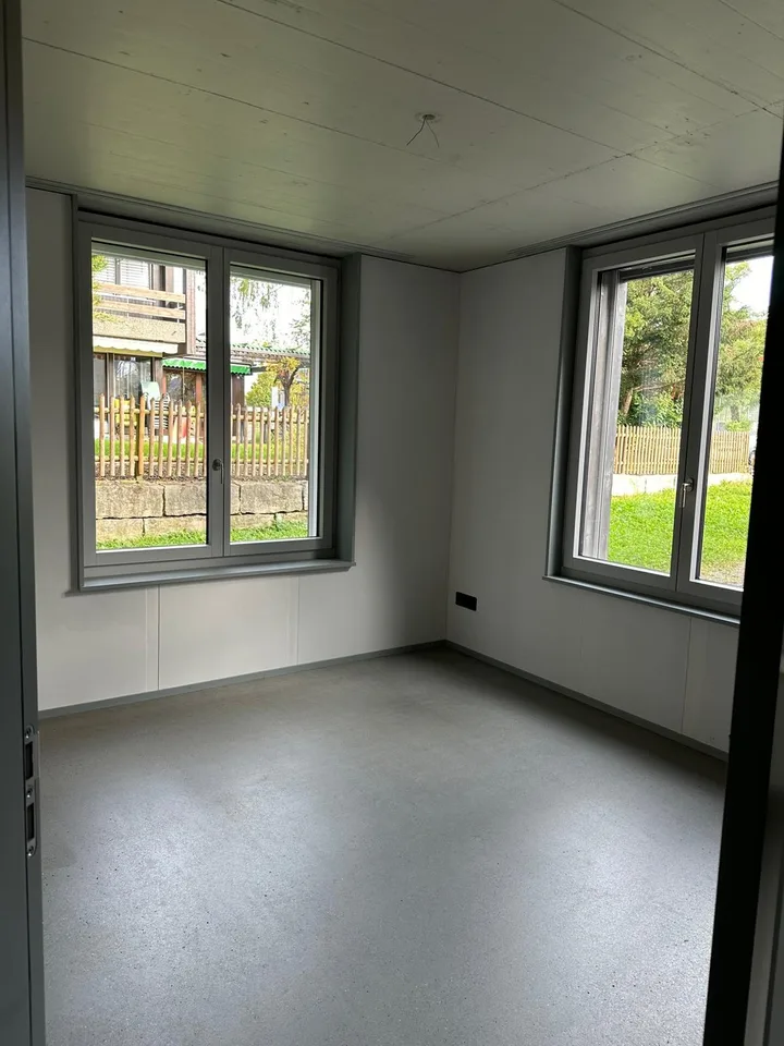 Helle 5.5-Zimmer-Wohnung mit Gartensitzplatz an ruhiger Lage