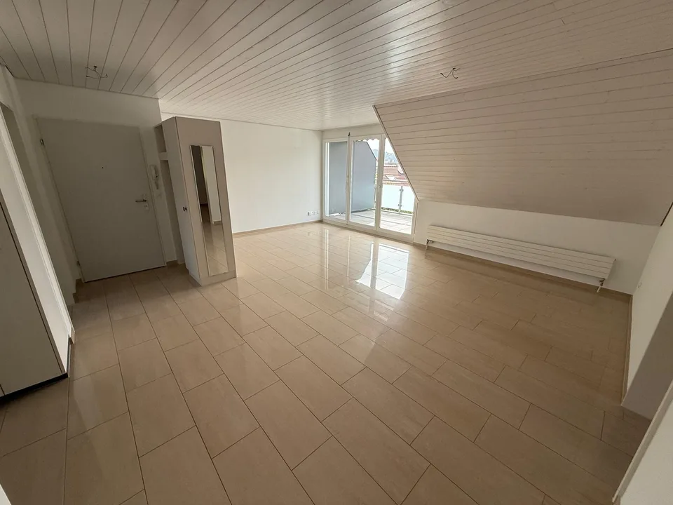 Modern 3-room attic apartment with balcony in Wettingen