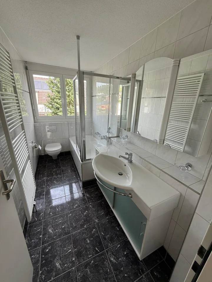 Modern 3-room attic apartment with balcony in Wettingen