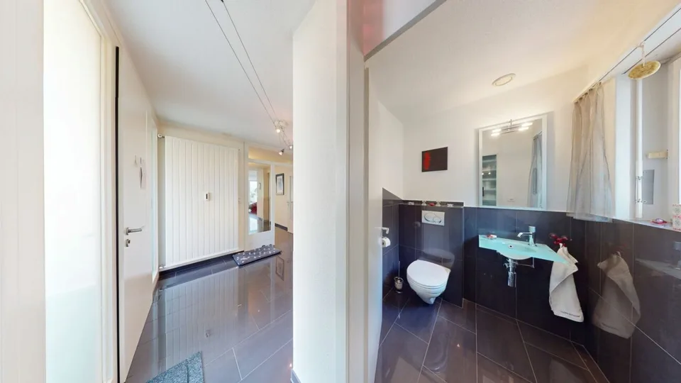 RESERVIERT 5.5 Zimmer Terrassenwohnung mit grosszügigen Aussenflächen & Weitsicht – Foto 8 von 19