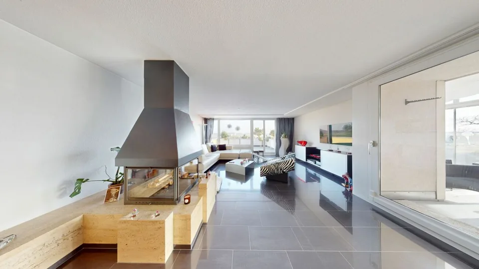 RESERVIERT 5.5 Zimmer Terrassenwohnung mit grosszügigen Aussenflächen & Weitsicht – Foto 2 von 19