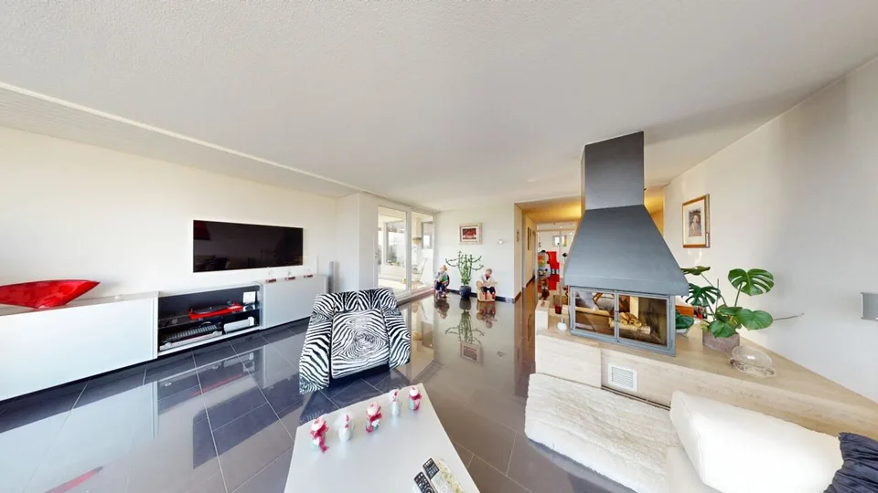 RESERVIERT 5.5 Zimmer Terrassenwohnung mit grosszügigen Aussenflächen & Weitsicht – Foto 3 von 19
