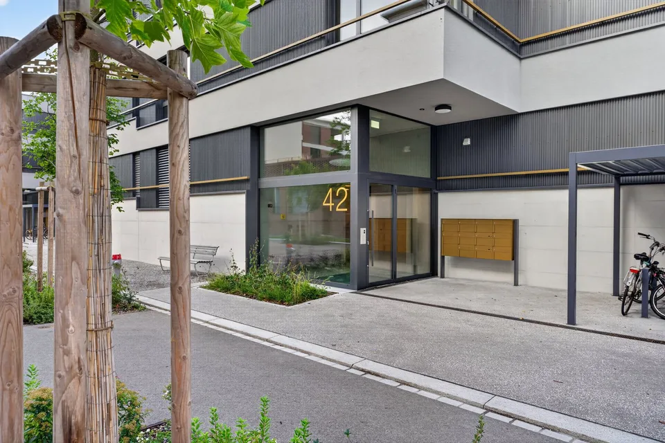 2.5-Zimmer-Gartenwohnung an erstklassiger Lage am Zürcher Stadtrand – Foto 2 von 12