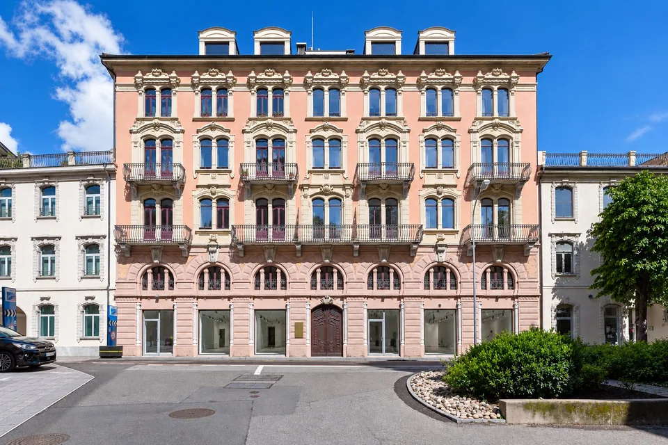 Renting a large and bright open-space office in the center of Chiasso – photo 8 of 15