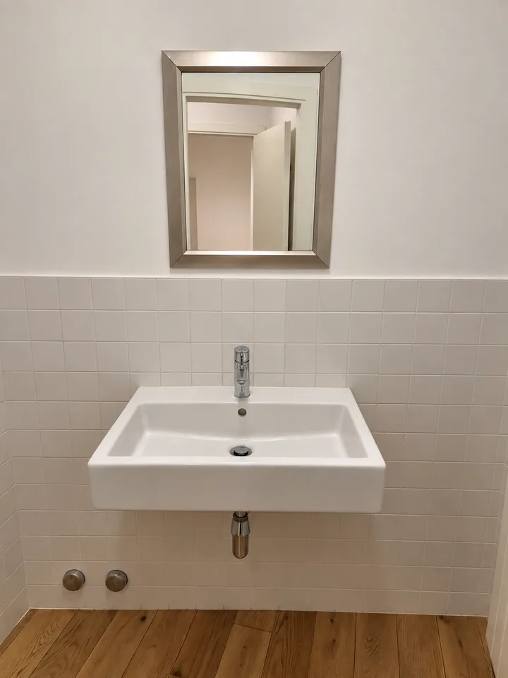 Renting a large and bright open-space office in the center of Chiasso – photo 15 of 15