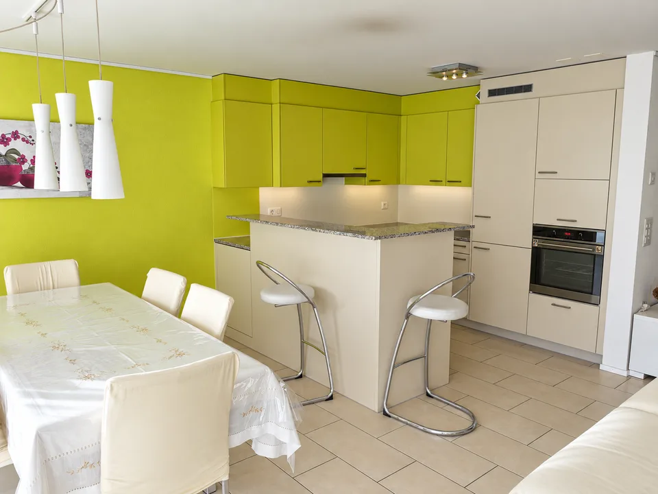 Geräumige 4.5-Zimmer-Wohnung in Biel – Angenehme Aussicht und optimale Erreichbarkeit – Foto 2 von 12