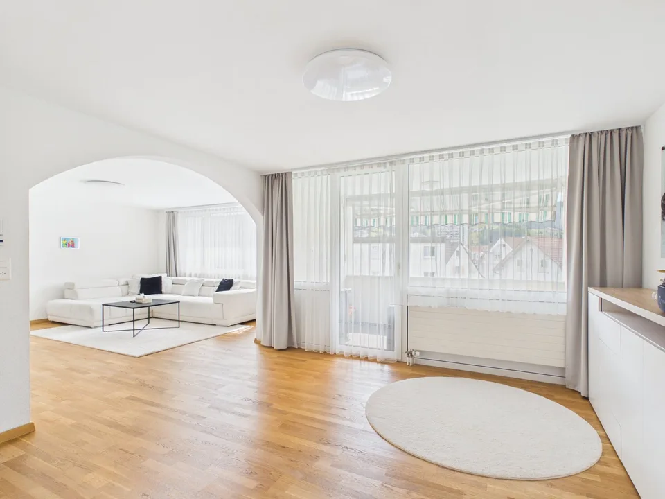 Charmante 4.5 Zimmer-Wohnung – Foto 2 von 5