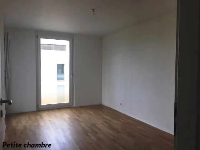 Wohnung 4,5 Zimmer, durchgehend, im Erdgeschoss mit Balkonen – Foto 3 von 5