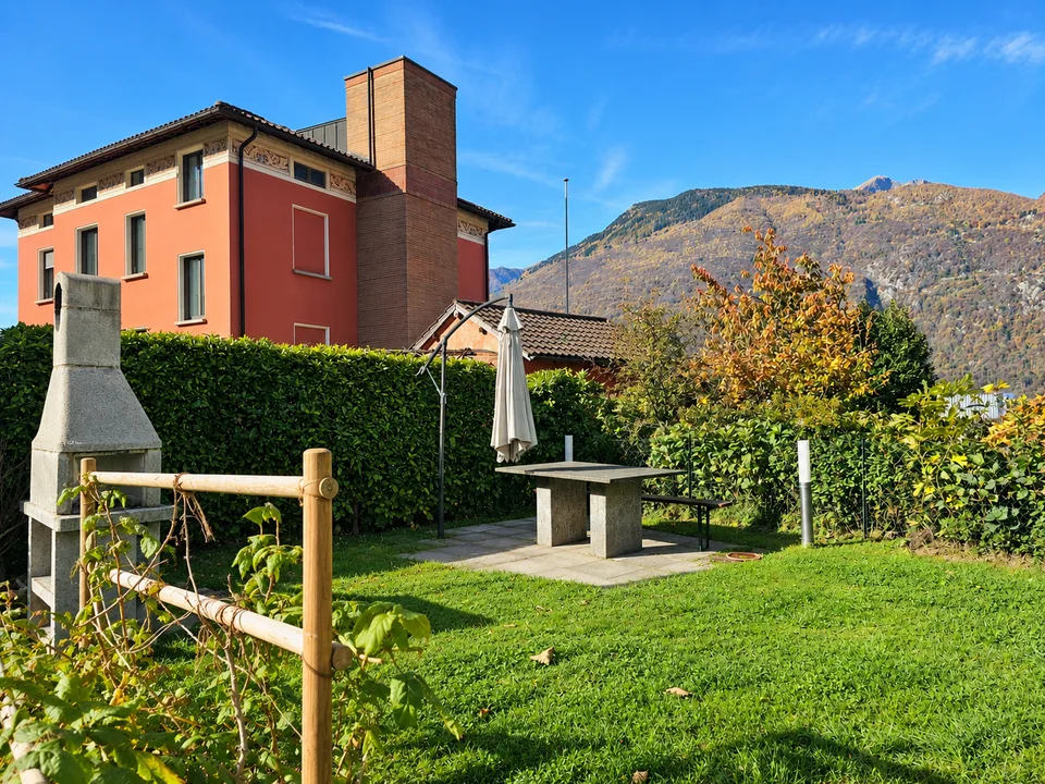 Bellinzona Daro: Ampia e confortevole casa bifamiliare con incantevole vista dominante – foto 12 di 14