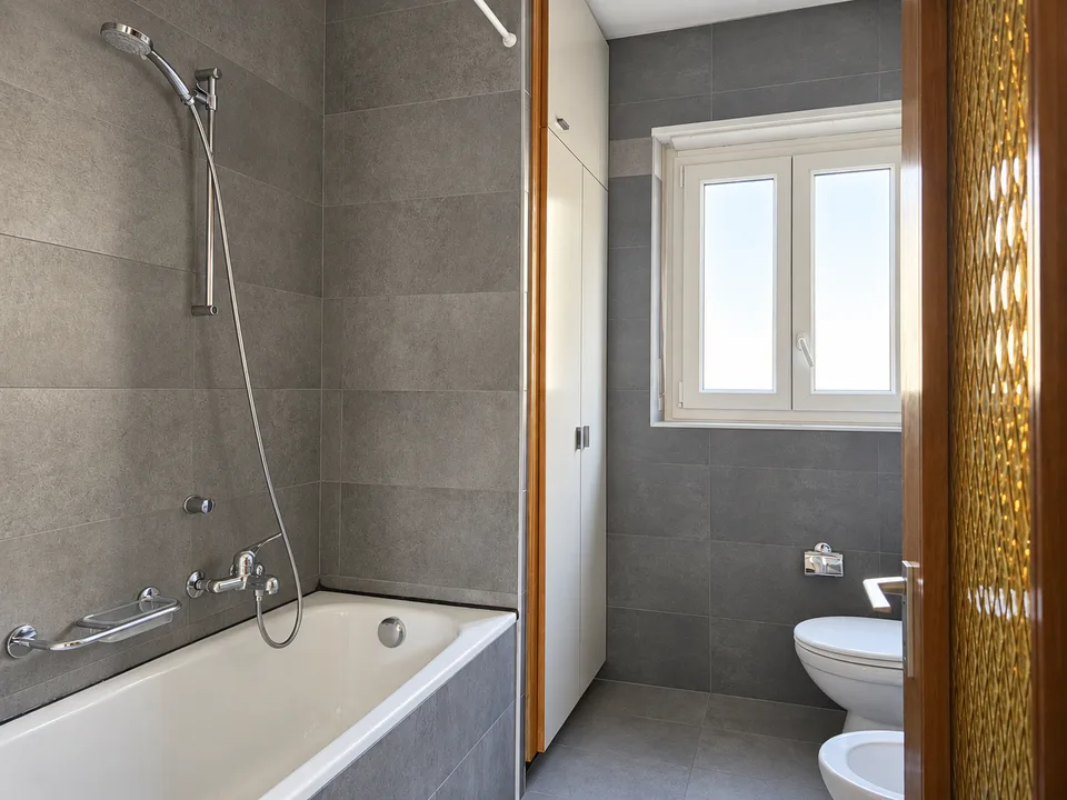 Bellinzona Daro: Ampia e confortevole casa bifamiliare con incantevole vista dominante – foto 11 di 14