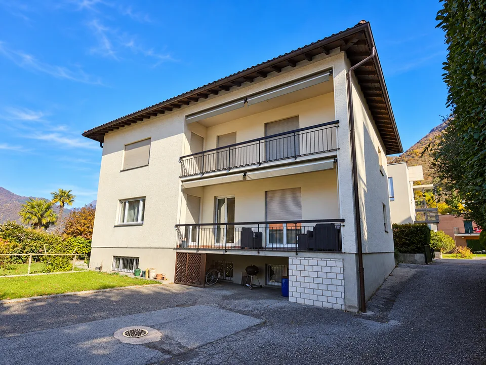 Bellinzona Daro: Ampia e confortevole casa bifamiliare con incantevole vista dominante – foto 2 di 14