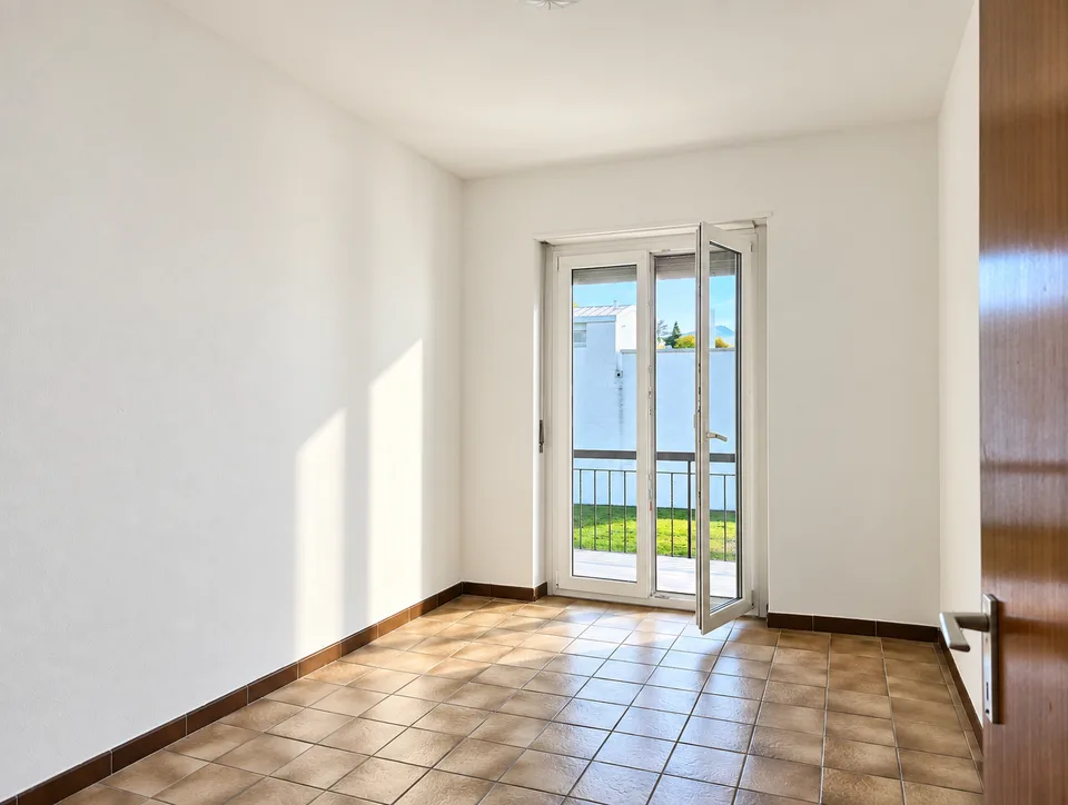 Bellinzona Daro: Ampia e confortevole casa bifamiliare con incantevole vista dominante – foto 10 di 14